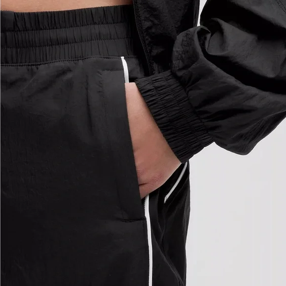 Lululemon - License to Train Mid-Rise Lightweight Jogger Size 4 - Picture 4 of 8